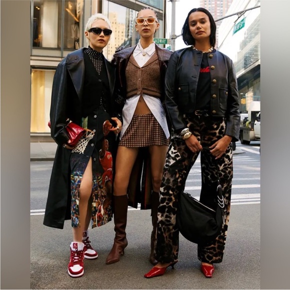 AIR JORDAN Stylish Black Graphic Skirt Midi /Small - Picture 8 of 9